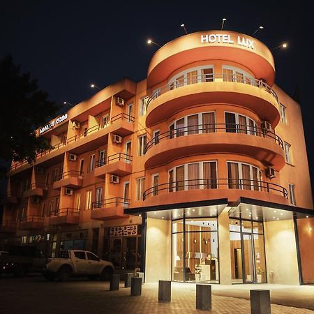Отель Lux Тбилиси Экстерьер фото